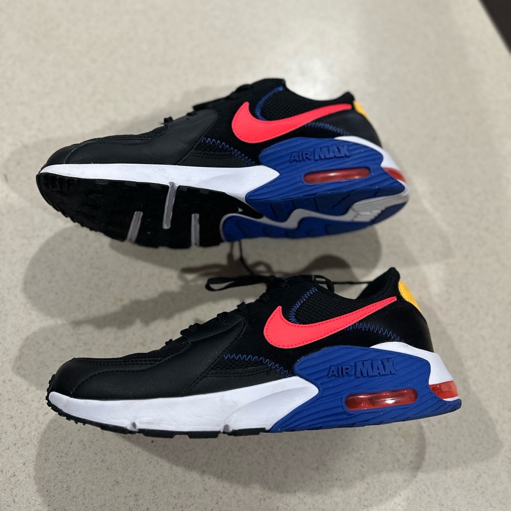 Air max excee black Royal and crimson